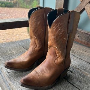 Women’s cowgirl boots
